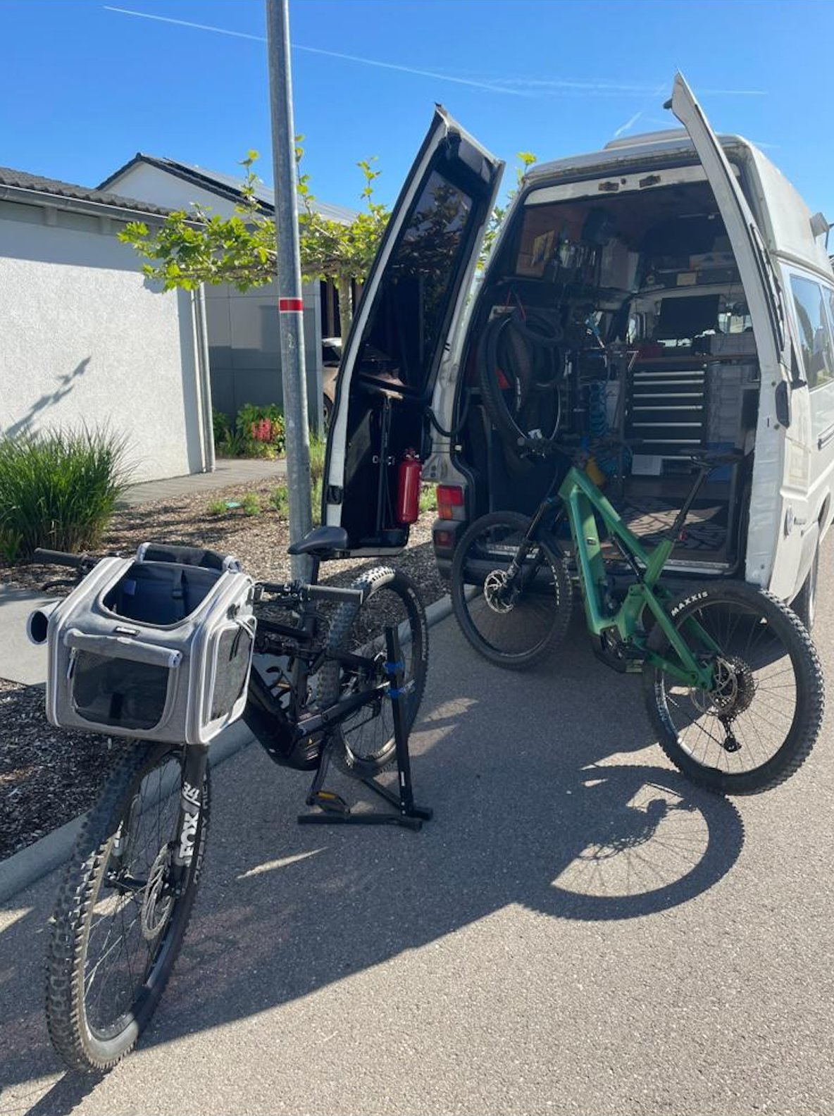 UncleBike mobile Werkstatt mit Fahrrädern